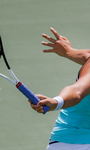 A ragged Federer stunned in Cincinnati; Djokovic advances
